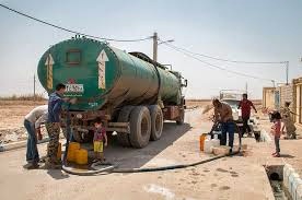 توزیع آب تانکری به مناطق بحرانی ناشی از یخبندان سیستان